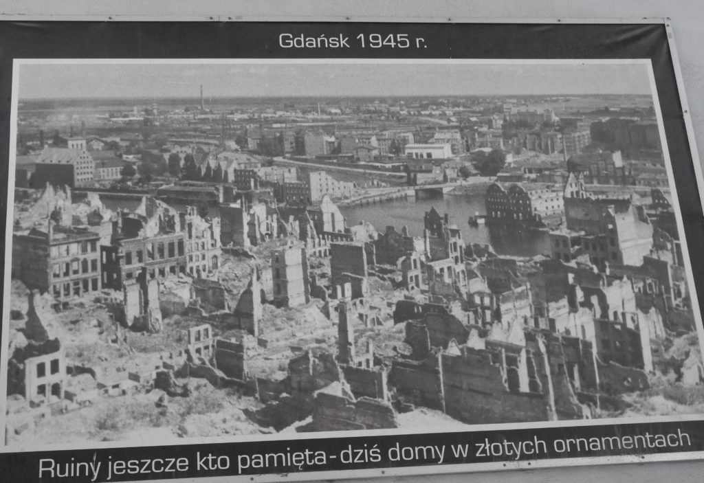 Photo showing the damage to Gdansk by 1945