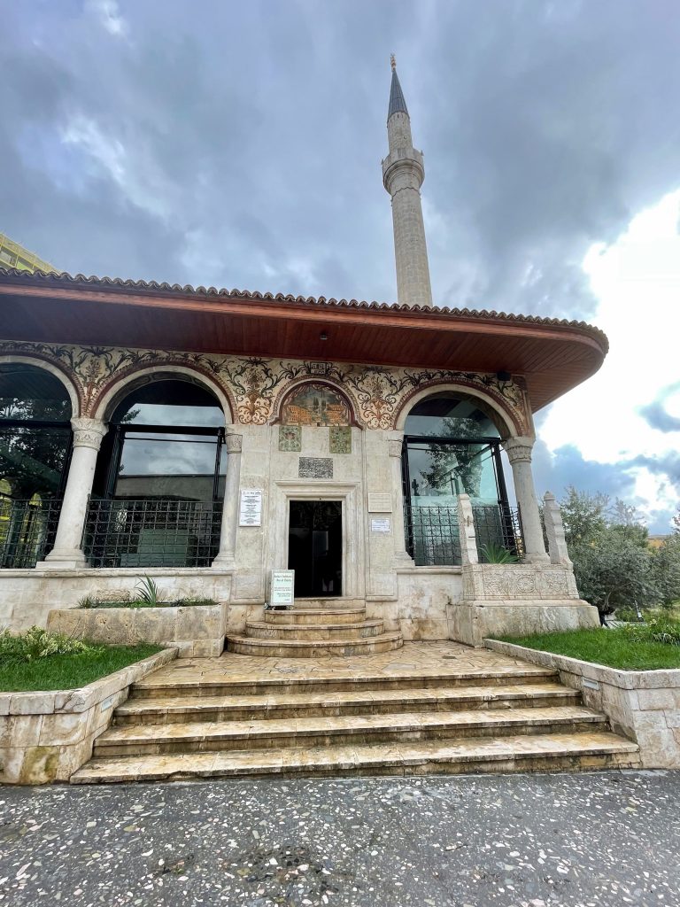 Eight steps to access the Et'Hem Bey Mosque
